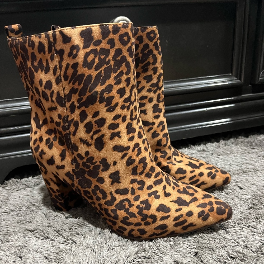 JustFab Leppard Print Ankel Boots Size 8